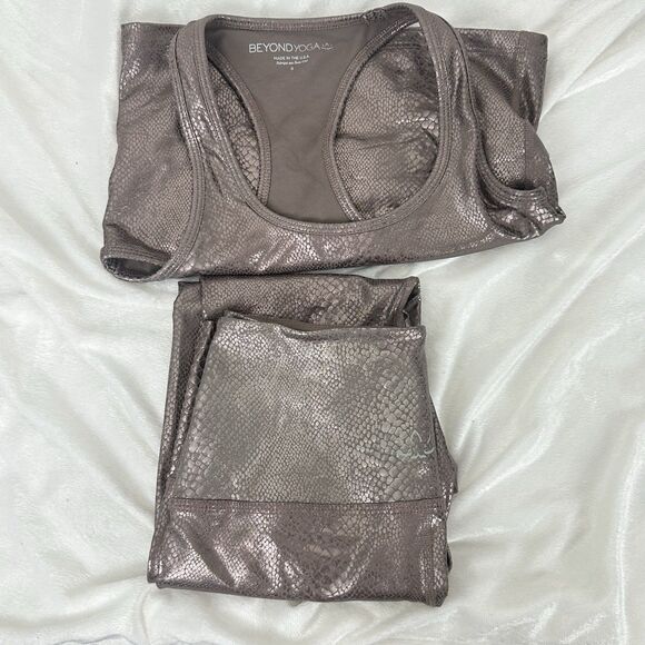 Beyond Yoga Viper Snake High Waisted 7/8 Leggings & First Class Cropped Tank s - Picture 4 of 16